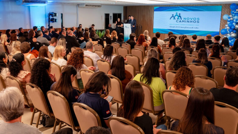 Programa Novos Caminhos certifica jovens e reconhece empresas parceiras em Blumenau