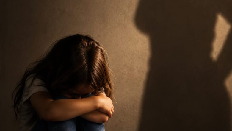 Quando a infância deixa de ser um lugar seguro: a violência que continua atravessando gerações
